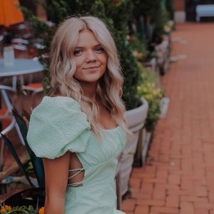 Meet your Posher, Lily